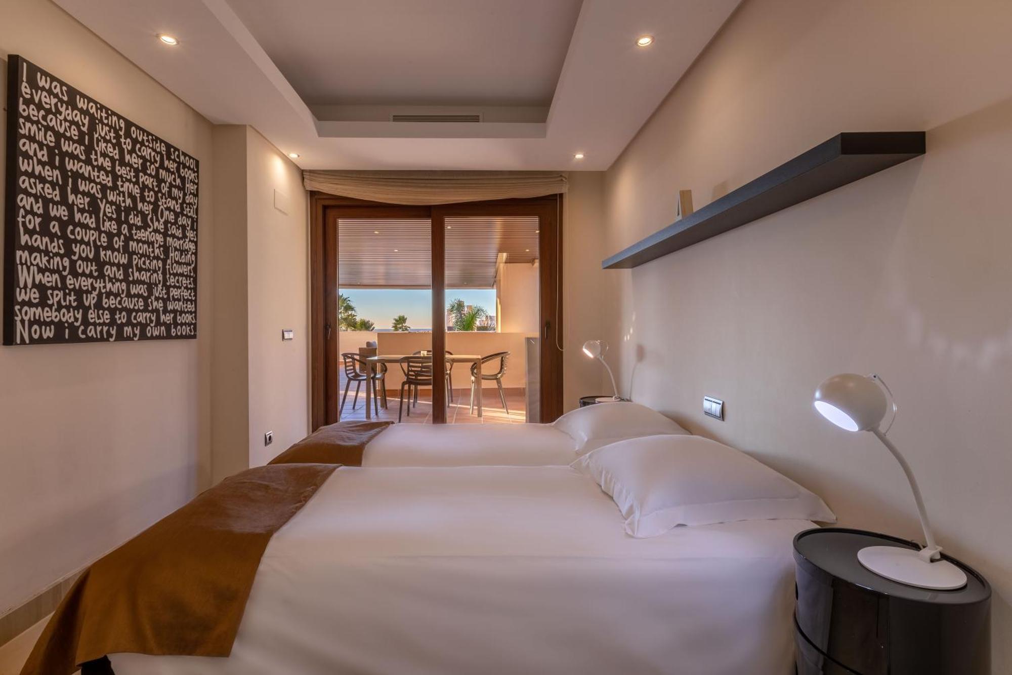 Bahia Boutique Apartments エステポナ エクステリア 写真